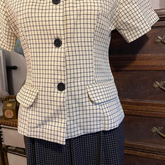 Checkered Short Sleeve Blouse - Picture 4 of 4